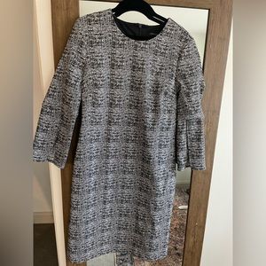 Banana Republic 3/4 bell sleeve work dress in stretch material - size 4